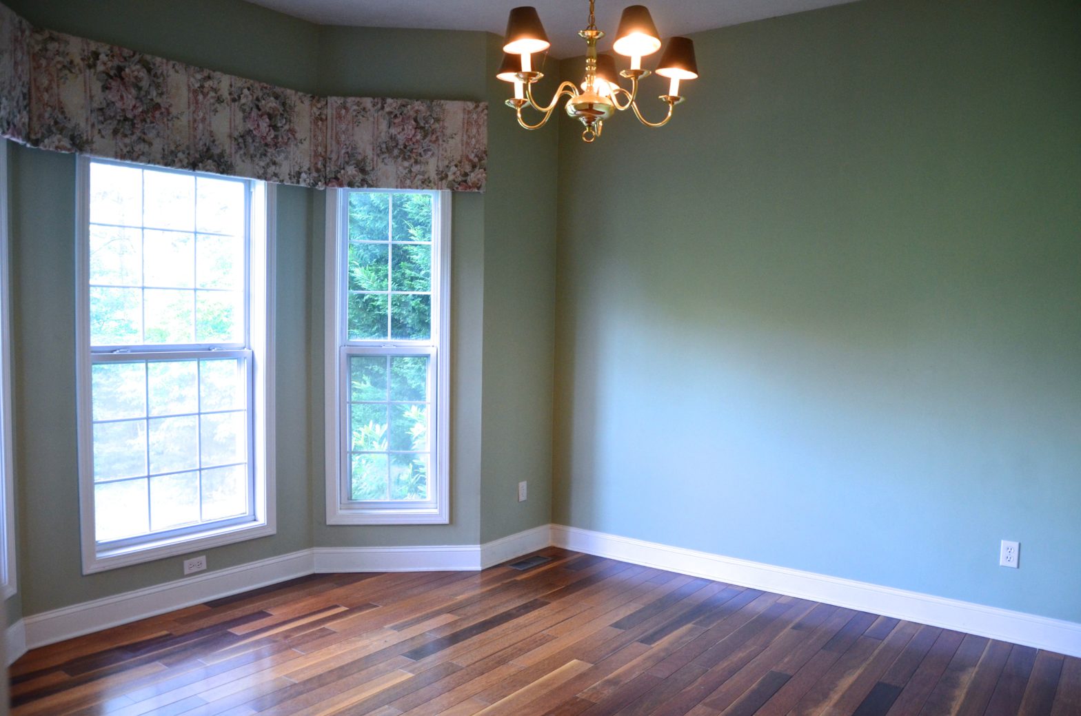 Updated and Staged Dining Room in Weaverville