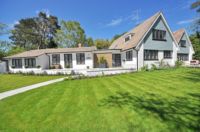 Beautiful house with green lawn and walkway.